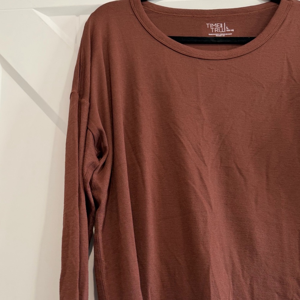 Time and Tru Women's Rust Long Sleeve Slub Top - Picture 4 of 4